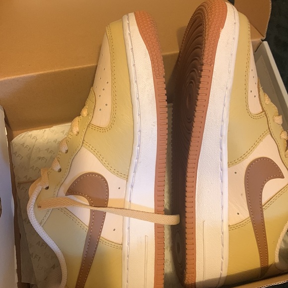 Nike Air Force 1 - Picture 4 of 7